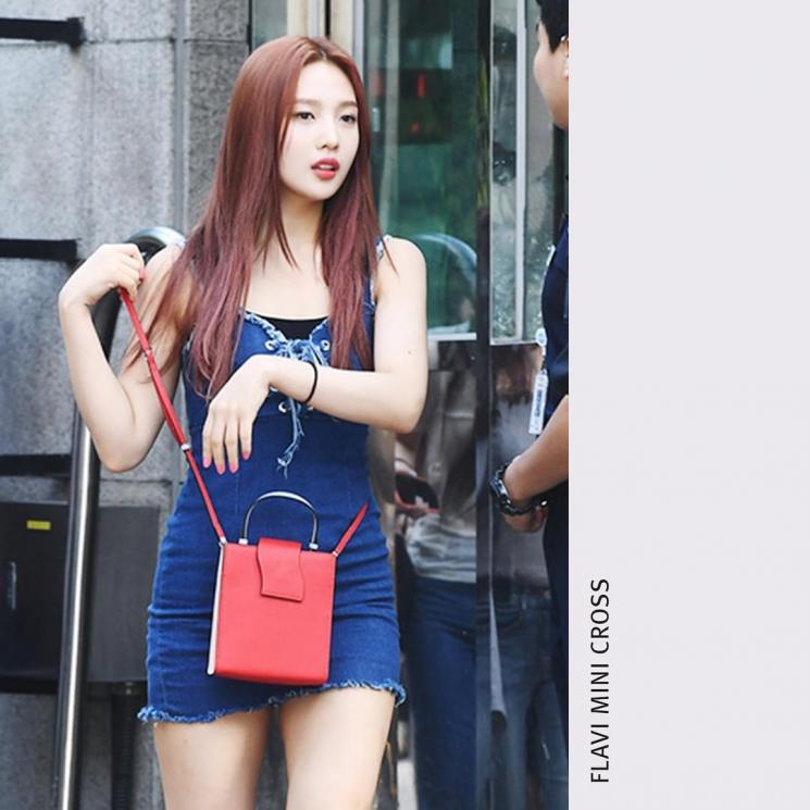 Joy Red Velvet pakai tas Rosa.K. (Instagram/@rosakbag)