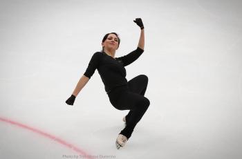 Buka Baju saat Lomba, Atlet Ice Skating Ini Populer Mendadak