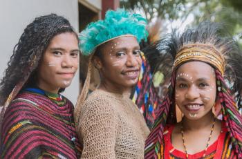 Kisah Wanita Inspiratif, Berjuang untuk Papua dengan Modal Kuota Internet