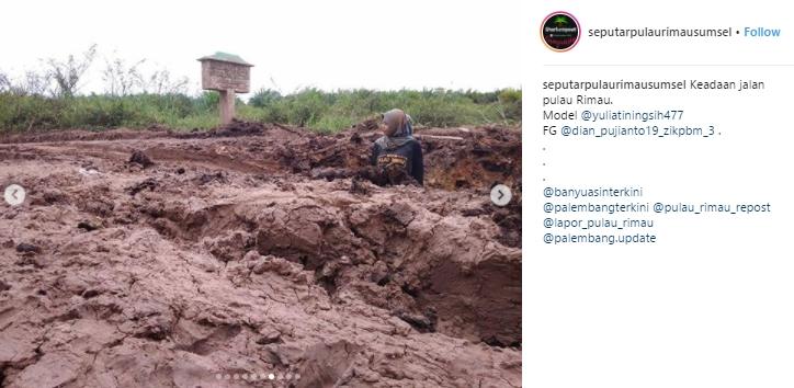 Bentuk Protes Jalan Rusak Warga Pulau Rimau. (Instagram/@seputarpulaurimausumsel)