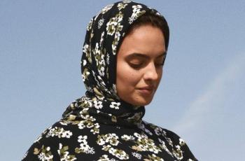 Bikin Gebrakan Baru, Pertama Kalinya Michael Kors Rilis Produk Hijab