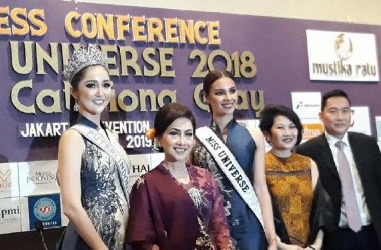 Miss Universe 2018, Catriona Gray menghadiri pemilihan Puteri Indonesia 2019. ((Suara.com/Risna))