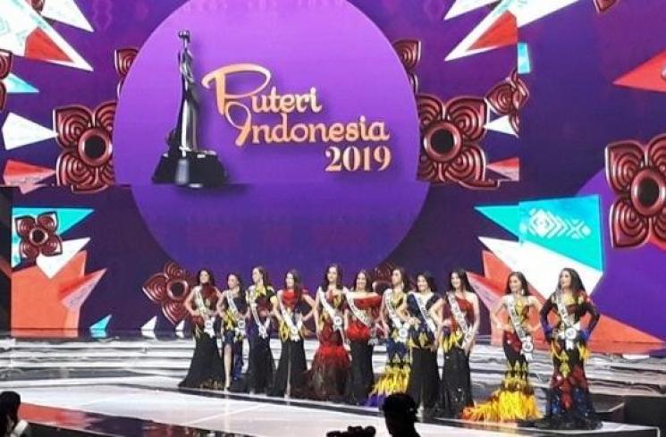 11 Finalis Puteri Indonesia 2019 Kompak Pakai Gaun Limbah Bulu Ayam