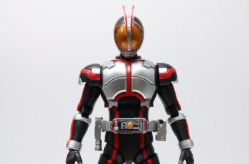 Gokil, Cowok Malaysia Ini Prewedding Pakai Baju Kamen Rider