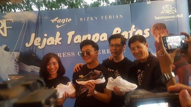 Sepatu Eagle x Rizky Febian dirilis. (Suara.com/Vessy Dwirika Frizona)