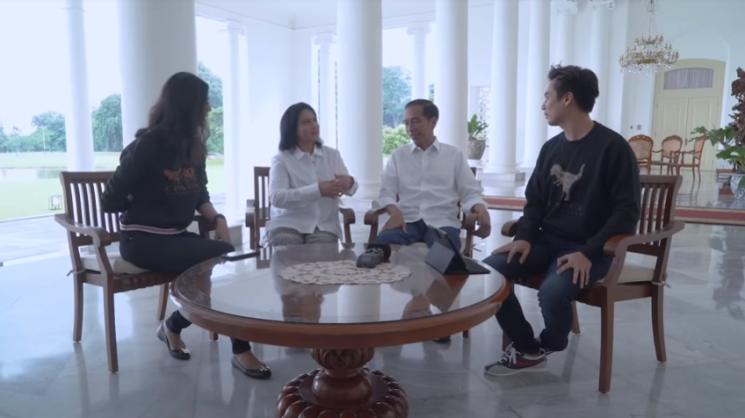 Baim Wong dan Paula Verhoeven ngobrol bareng Jokowi dan Iriana. (YouTube/Baim Paula)