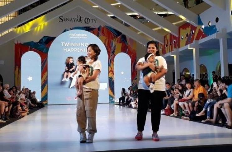 Imutnya Sedah Mirah Jalan di Catwalk Bareng Kahiyang Ayu