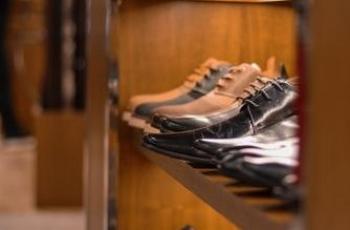 Wah, Kecenderungan Pria Tukang Selingkuh Bisa Dilihat dari Ukuran Sepatunya