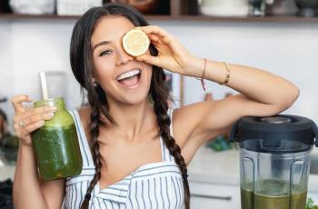 Mengaku Vegan, Influencer Ini Kepergok Makan Ikan di Bali