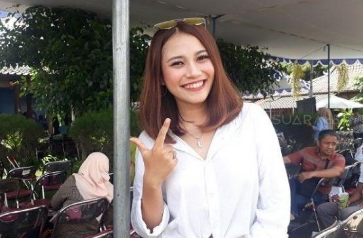 Vincentia Tiffani nekat lamar Sandiaga Uno untuk jadi istri kedua. (Suara.com/Sri Handayani)