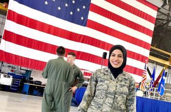 Hebat, Wanita Ini Jadi Anggota Militer AS Berhijab Pertama
