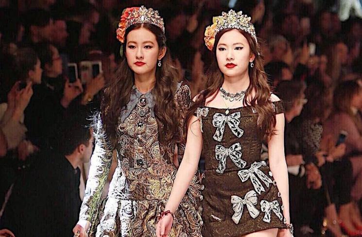 Kembar cantik, Rachel dan Michelle Yeoh. (Intsagram/@michelle.yeoh)
