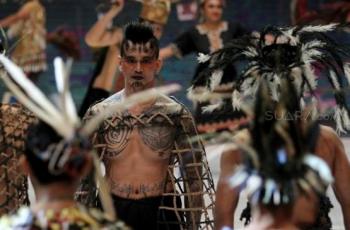 Pembukaan Indonesia Fashion Week 2019 di JCC, Jakarta, Rabu (27/3/2019). (Suara.com/Arief Hermawan P)