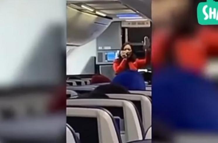 Viral, Pramugari Penerbangan Ini Nge-rap Saat Bacakan Intruksi Keselamatan. (YouTube/Ankit R)