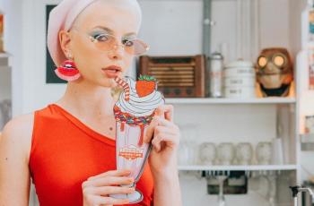 Bikin Lapar, Ada Eyeshadow Beraroma Milkshake Strawberry