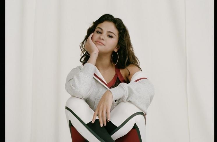 Selena Gomez Rancang Baju Renang, Bekas Luka Operasi Bisa Ditutupi