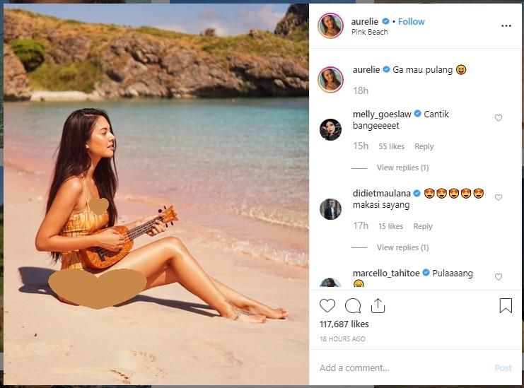 Aurelie Moeremans pakai bikini di pantai. (Instagram/@aurelie)