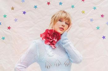 Taylor Swift Pakai Kalung Rancangan Rinaldy Yunardi di Cover Video Terbaru