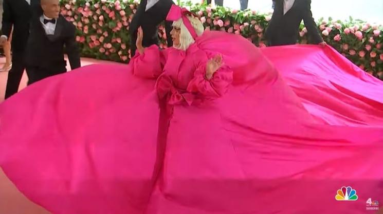 Lady Gala di Karpet merah MET Gala 2019. (Youtube/NBC New York)