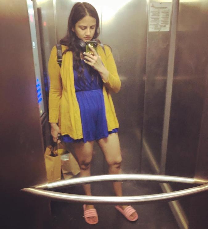 Baju seksi yang digunakan Shivani Gupta. (Instagram/@sunkissedshitzu)