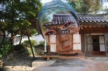 Kayak Mimikri, Dain Yoon Bikin Makeup Ilusi Optik di Wajahnya Sendiri