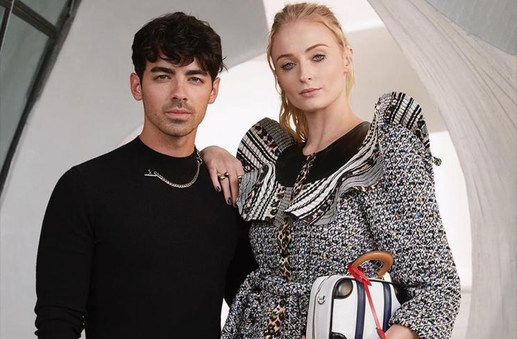 Joe Jonas dan Sophie Turner hadir di Louis Vuitton Cruise Fashion Show. (Instagram/@louisvuitton)