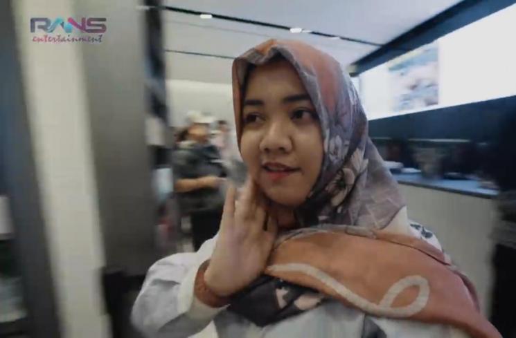 Asisten Nagita Slavina Kalap Belanja di Mall, Netizen: Nggak Tahu Diri. (YouTube/Rans Entertaiment)