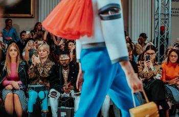 Janji Tanam Kembali, Dior Usung Konsep Hutan di Paris Fashion Week