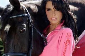 Wow! Katie Price Ingin Jadi Penyanyi Pemakaman, Segini Tarifnya
