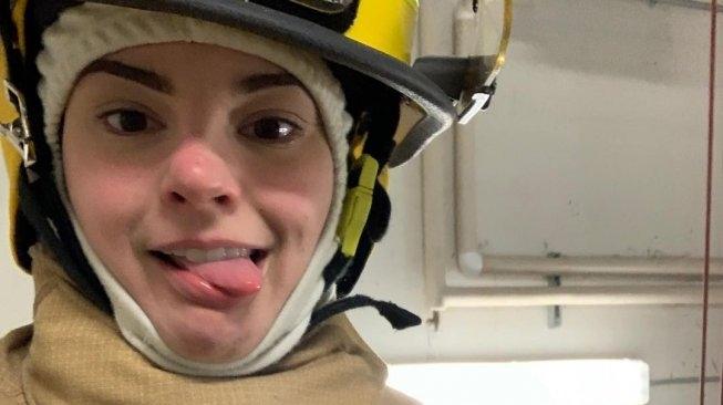 Pemadam kebakaran berhijab asal Kanada, Amber Von Grat. (Instagram/@avg.x.o)