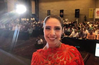 Inspiratif, Wanita Tanpa Lengan Ini Desain Baju untuk Mexico Fashion Week