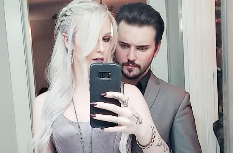 Pasangan vampir di dunia nyata, Logan South dan Daley Catherine. (Instagram/@thelogansouth)