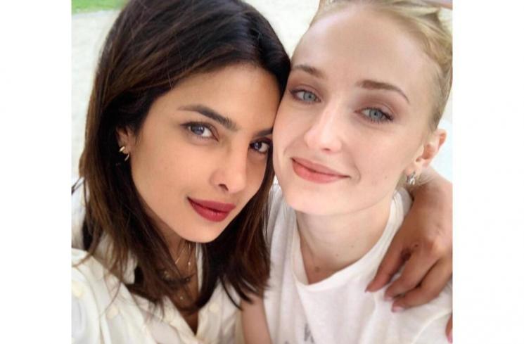 Priyanka Chopra dan Sophie Turner. (Instagram/@priyankachopra)