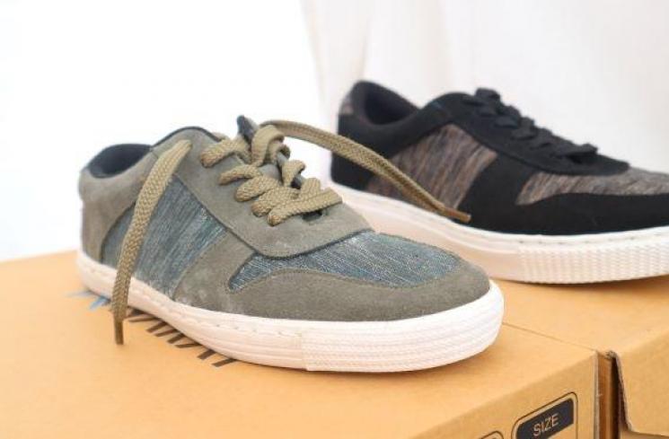 Sneakers dari kain stagen, Naray. (Dewiku.com/Yasinta Rahmawati)