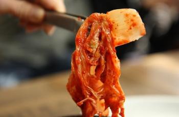 Tak Cuma Enak Dimakan, Kimchi Ampuh Atasi Kebotakan