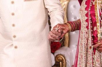 5 Pasangan Bollywood Akur dengan Mantan, Ada yang Masih Serumah Bareng!
