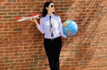 Dibesarkan di Desa Terpencil, Pilot Wanita Ini Sekarang Siap Keliling Dunia