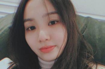 Netizen Bingung, Penyanyi Cantik Ini Pakai Bikini di Stasiun