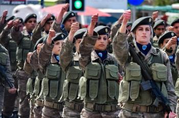 Ikut Pelatihan Militer Pertama, Wanita Arab Ini Bagi Pengalaman