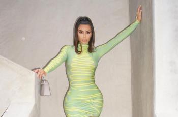 Kim Kardashian Bikin Heboh di NYFW, Pakai Baju Serba Hitam Menutupi Wajah
