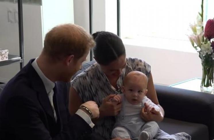 Potret bayi Archie di Afrika. (YouTube/The Royal Family Channel)
