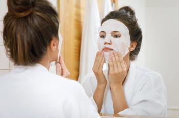 Perhatikan! 5 Kebiasaan yang Bikin Rutinitas Skincare di Malam Hari Sia-Sia