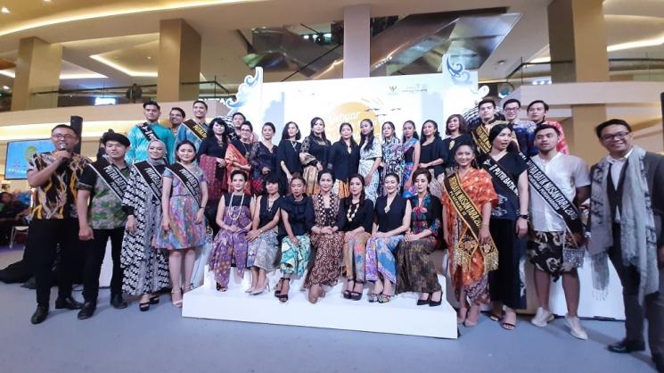 Komunitas Perempuan Pelestari Budaya menyelenggarakan Pameran Batik Tulis di Mall Kota Kasablanka, Jakarta Selatan, Rabu (2/10/2019) kemarin. (Suara.com/Dini Afrianti Efendi)