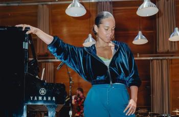 Ogah Pakai Kuteks Pelangi, Putra Alicia Keys Takut Orang Lain Jadi Nyinyir