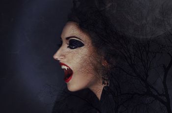 Mirip Vampir, Wanita Ini Mengisap Darah dan Pasang Gigi Taring Permanen