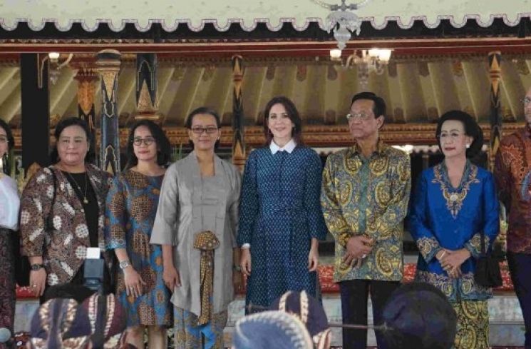 Terinspirasi Kate Middleton, Ini Gaya Putri Mery saat Kunjungi Yogyakarta