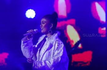 Tak Terima Disindir Pakai Baju Itu-Itu Saja, Agnez Mo: Hey, Itu Mahal!