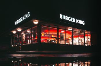 Pangeran Harry Mau Mandiri secara Finansial, Burger King Siap Kasih Loker!