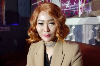 Bak Model Iklan Sampo, Inul Daratista Pamer Rambut Indah Sambil Rebahan