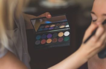Kontes Kecantikan Tanpa Makeup Digelar di Inggris, Begini Awal Mulanya